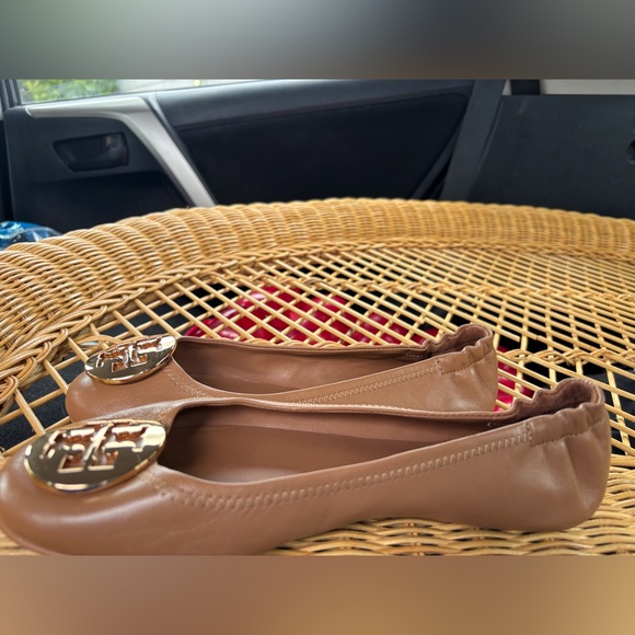 Tory Burch Tan Gold Flats New - Picture 5 of 6